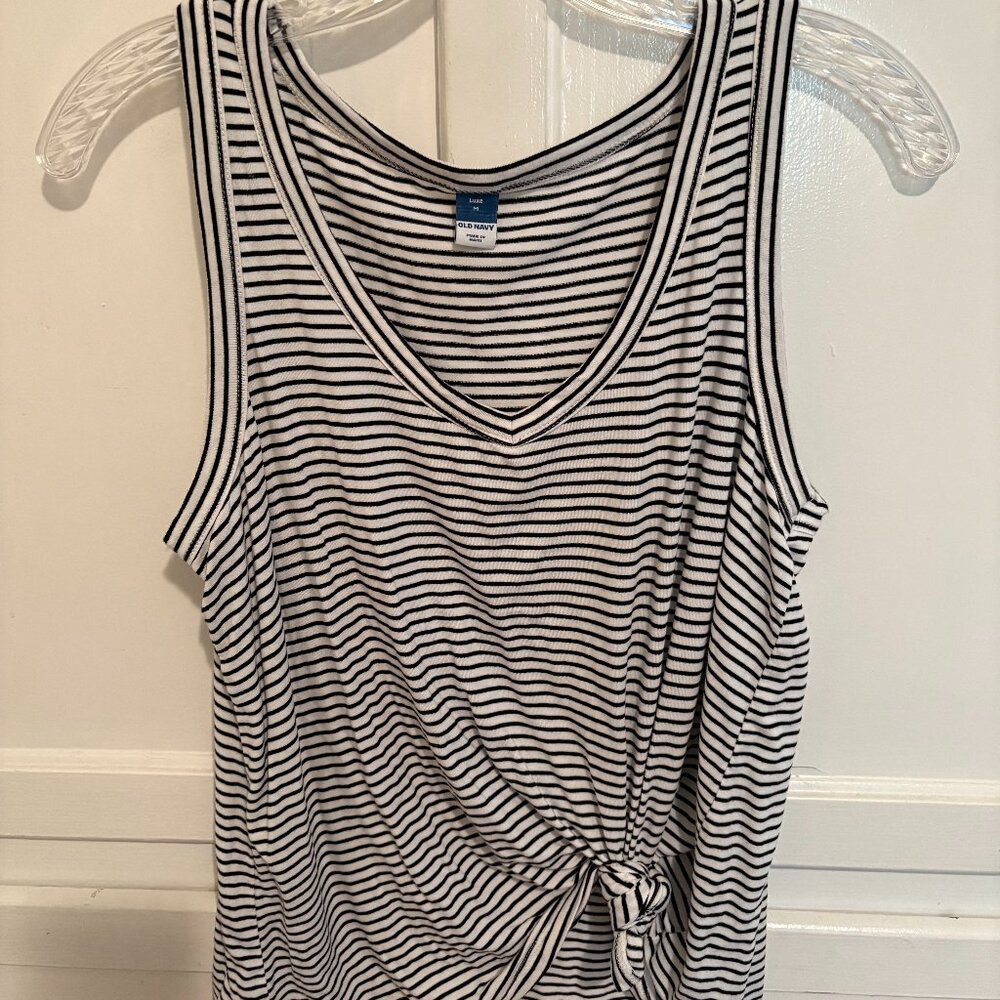 M Old Navy Luxe Black/White Striped V-Neck Tank Top